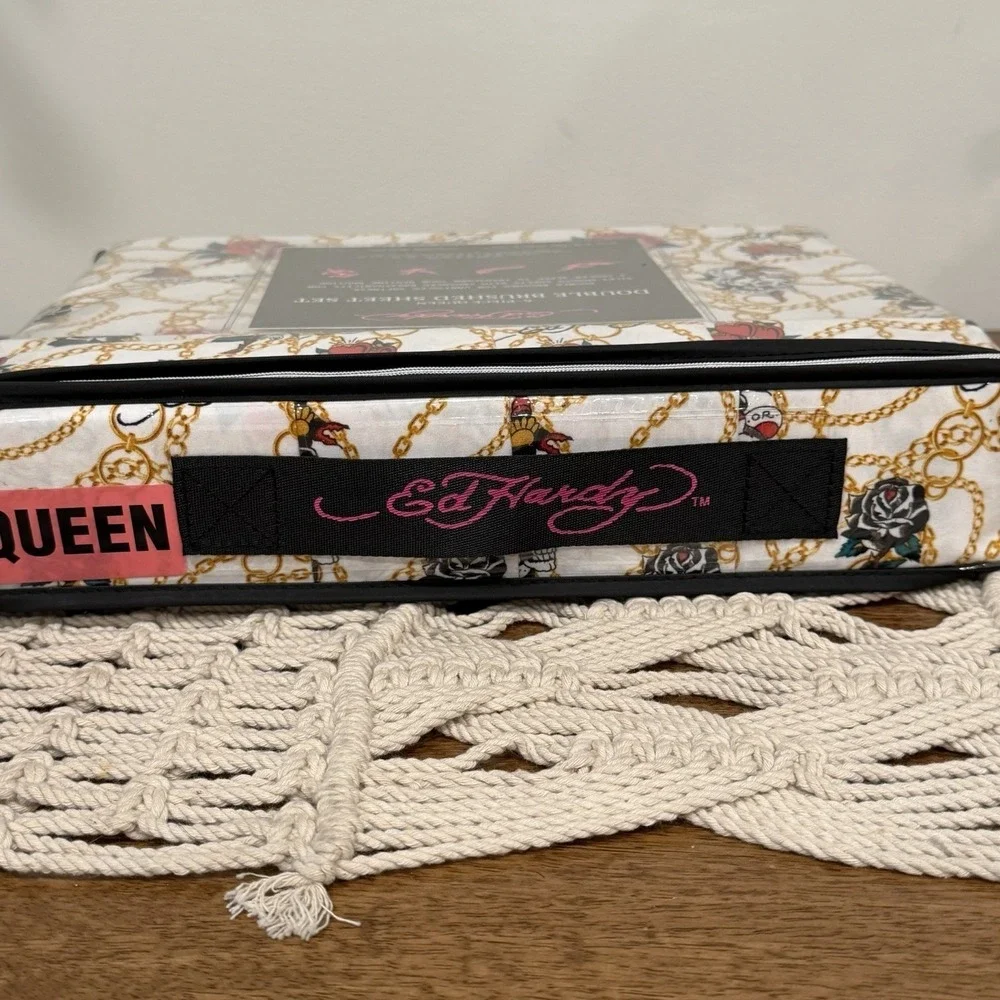 Ed Hardy Queen Sheet Set 6 Pieces White Skulls Roses Chains Hearts NEW
